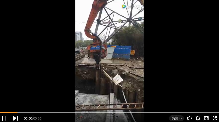 坤龍樁機(jī)，拔樁，拔拉森樁，