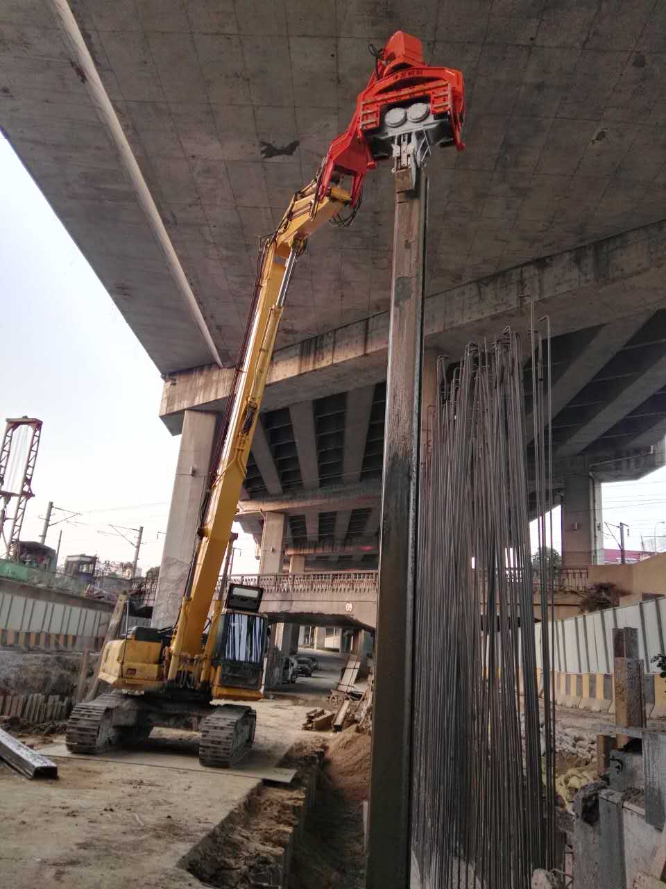 鋼板樁打樁機(jī)